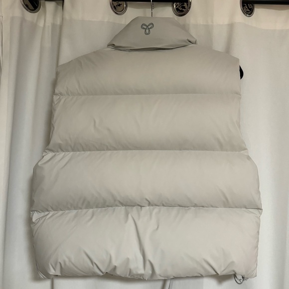Aritzia - TNA Mega Puff vest - Picture 4 of 4